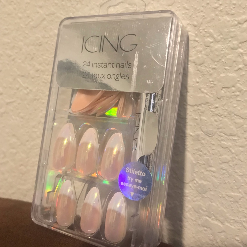 Press on nails
